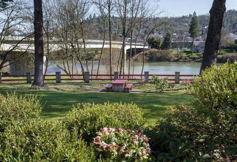 Номер Стандарт, Riverfront Inn Roseburg
