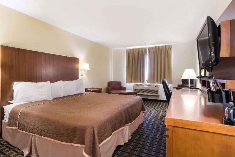 חדר סטנדרט עם מיטת קינג, Rodeway Inn
