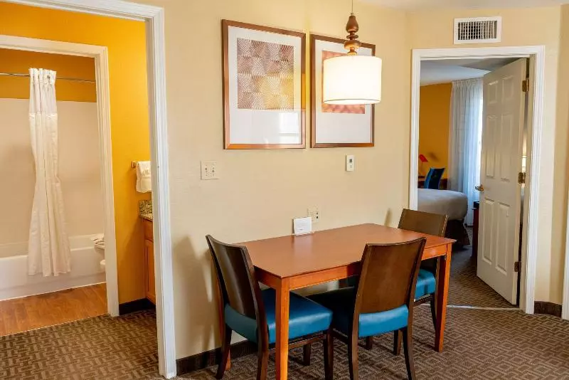 سوییت, Towneplace Suites Dallas Las Colinas