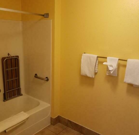 اتاق استاندارد با تخت بزرگ برای معلولان, Travelodge By Wyndham Wenatchee