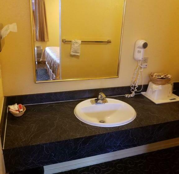 身障者適用キングサイズベッドルーム, Travelodge By Wyndham Wenatchee