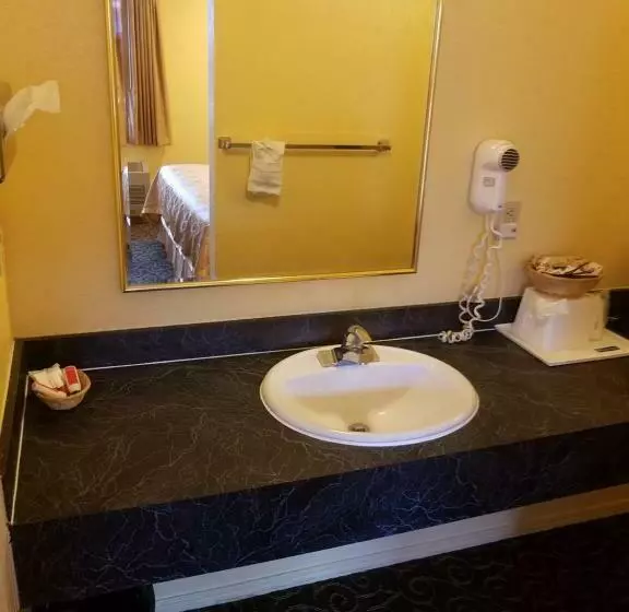 身障者適用キングサイズベッドルーム, Travelodge By Wyndham Wenatchee