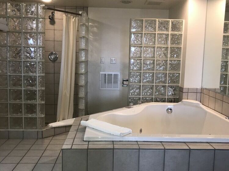 مجموعه ویستا شهر, Thunderbird Motel