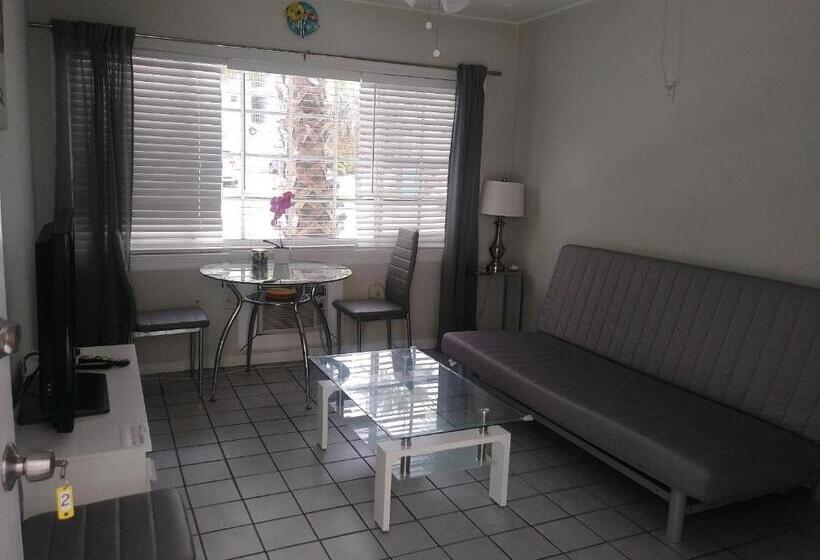 شقة غرفة واحدة, Tropical Sky Ranch Motel