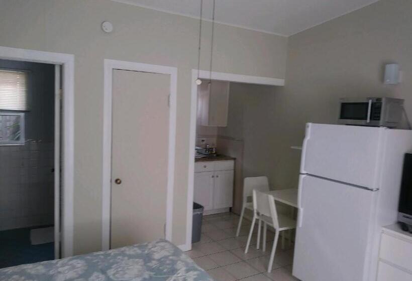 إستوديو قياسى, Tropical Sky Ranch Motel