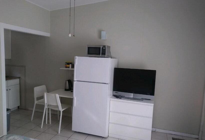 إستوديو قياسى, Tropical Sky Ranch Motel