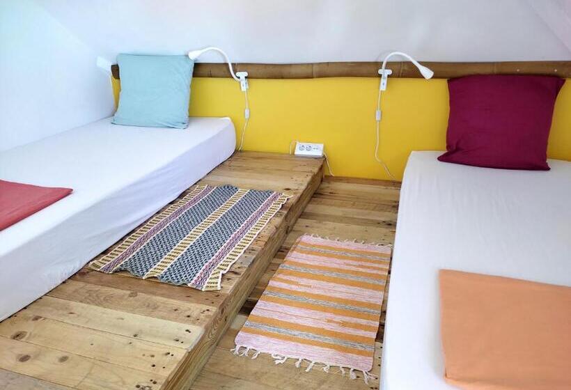 تختخواب در اتاق مشترک, ô Passage   Kaz Auberge