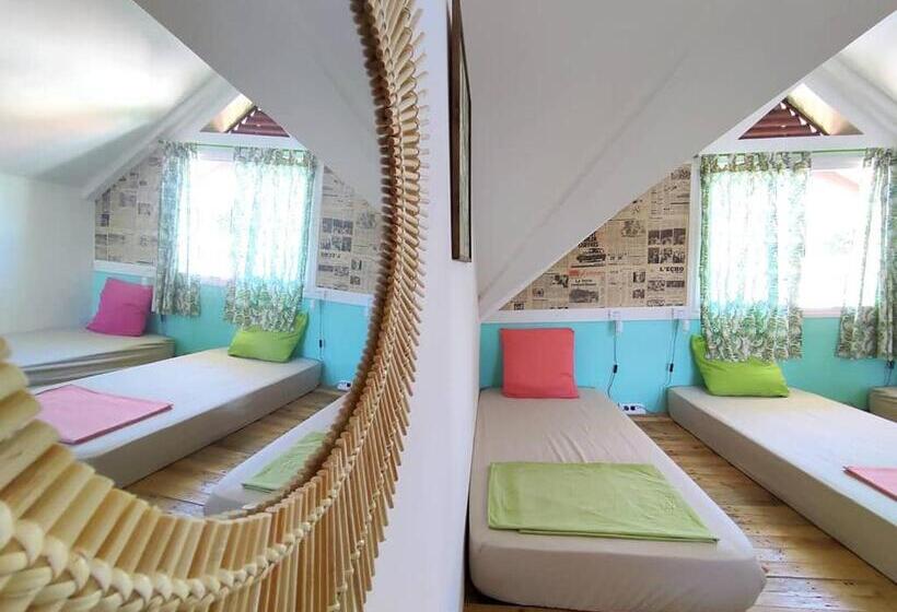 تختخواب در اتاق مشترک, ô Passage   Kaz Auberge