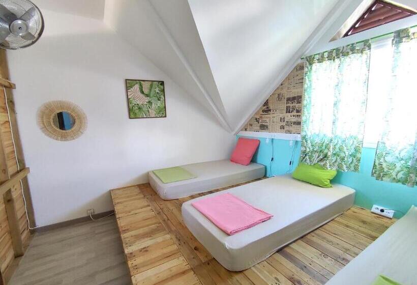 تختخواب در اتاق مشترک, ô Passage   Kaz Auberge