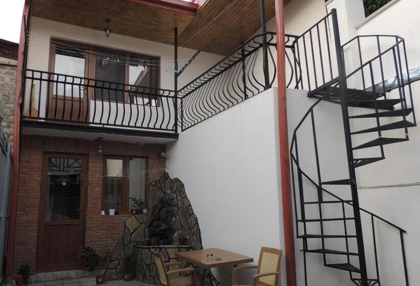 اتاق لوکس با بالکن, Old Town