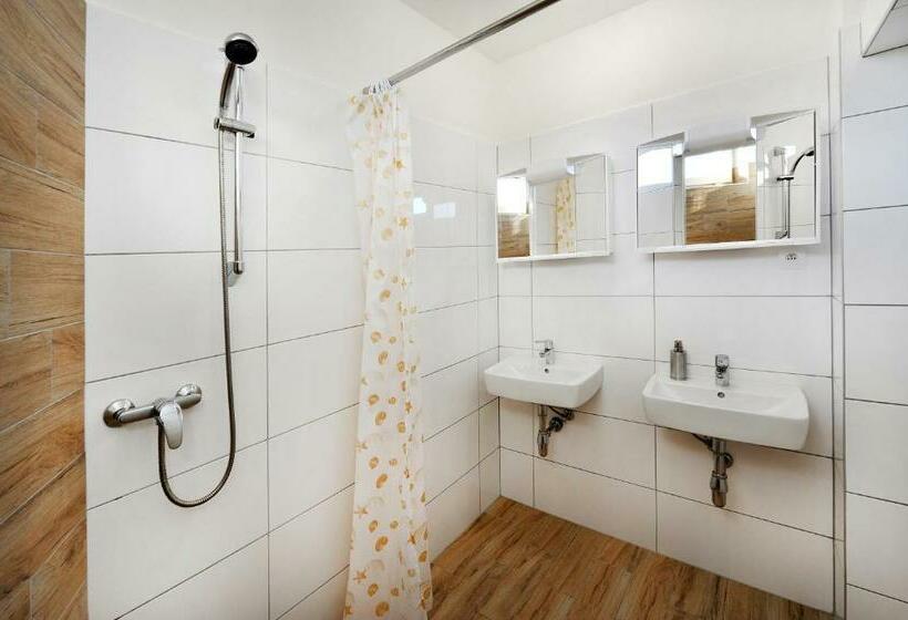 共用房间的床, Bel Hostel