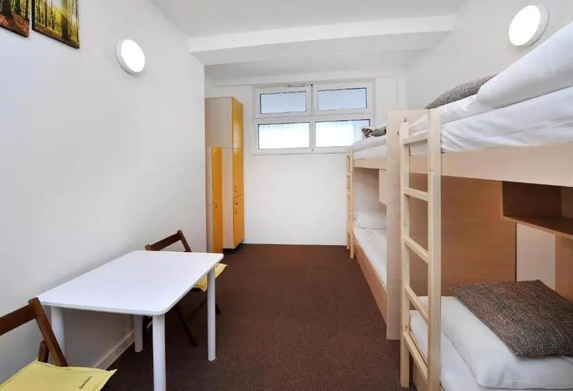 バスルーム共同エコノミー4人部屋, Bel Hostel