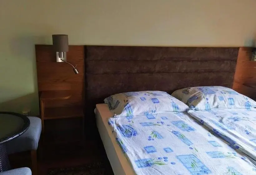 Perhehuone, Bodó Ház