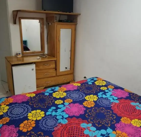 اتاق استاندارد, Lucy Rooms