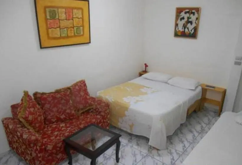 اتاق استاندارد سه نفره, Lucy Rooms