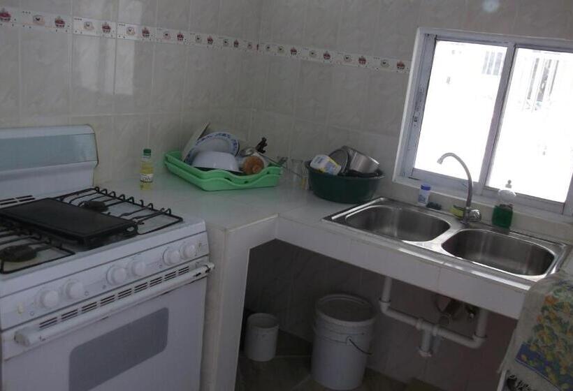 اتاق استاندارد سه نفره, Lucy Rooms