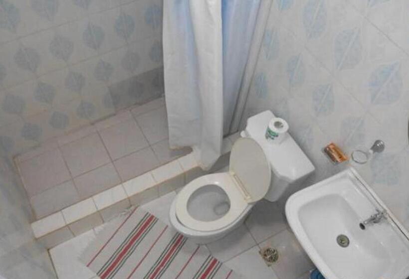 اتاق استاندارد سه نفره, Lucy Rooms