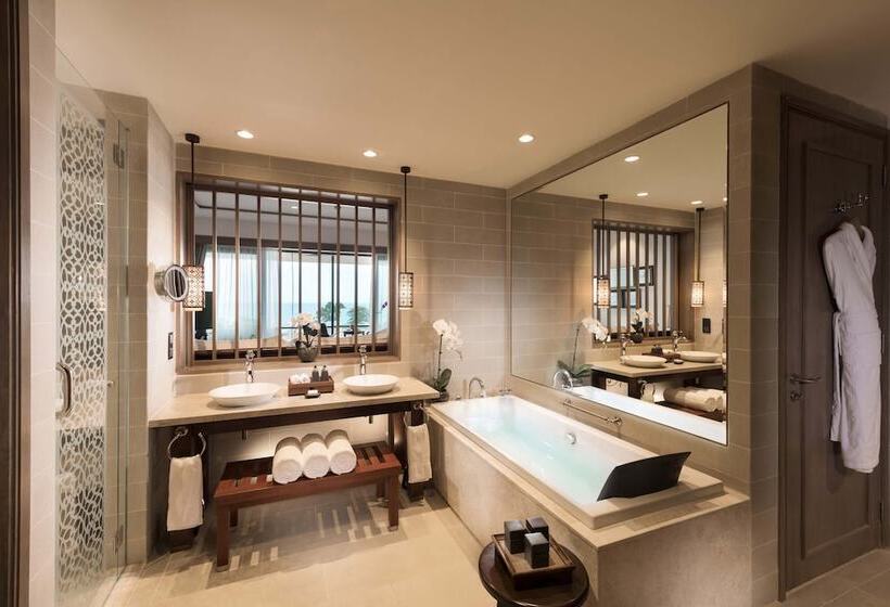 חדר דלוקס נוף לים, Anantara Desaru Coast Resort & Villas