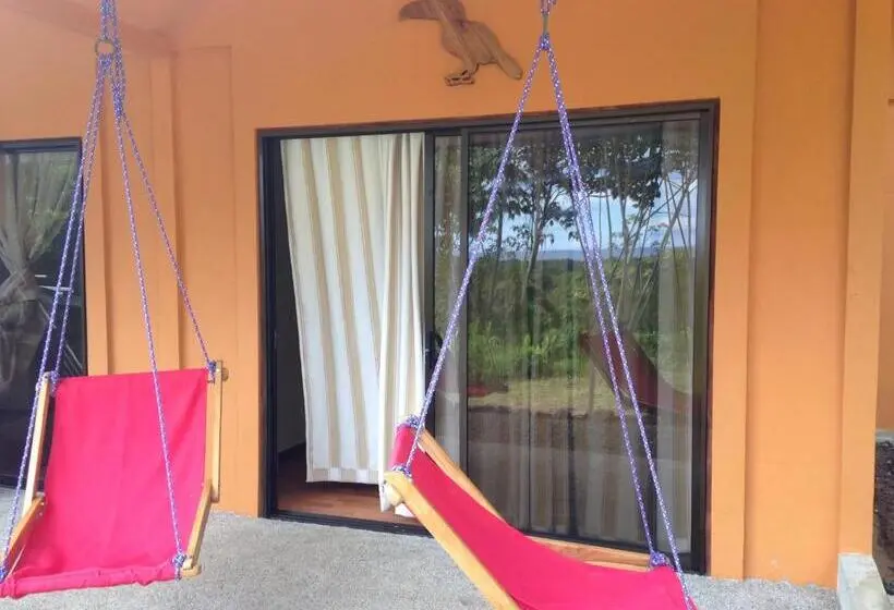 キングサイズベッドのスタンダードルーム, Jungle Lodge At Wild Sun Rescue Center