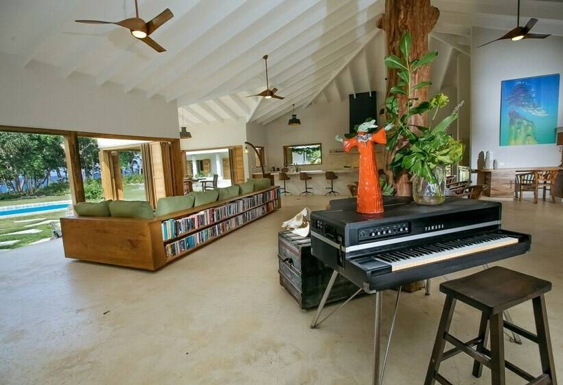 וילה עם 4 חדרי שינה, Nakatumble