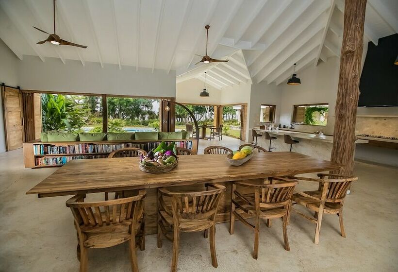 וילה עם 4 חדרי שינה, Nakatumble