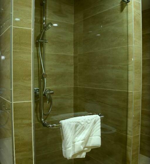 اتاق لوکس, Arai Plaza