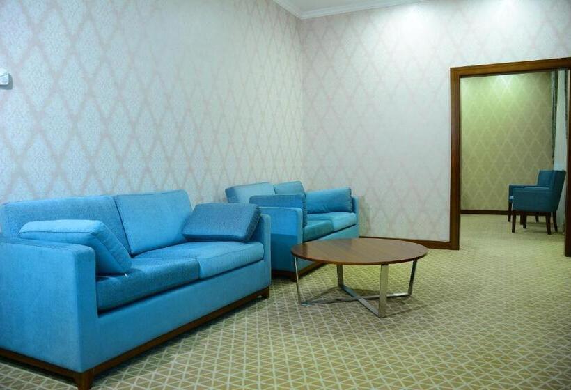 استودیو استاندارد با تخت کینگ, Arai Plaza