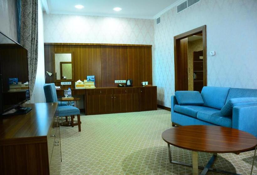 استودیو استاندارد با تخت کینگ, Arai Plaza