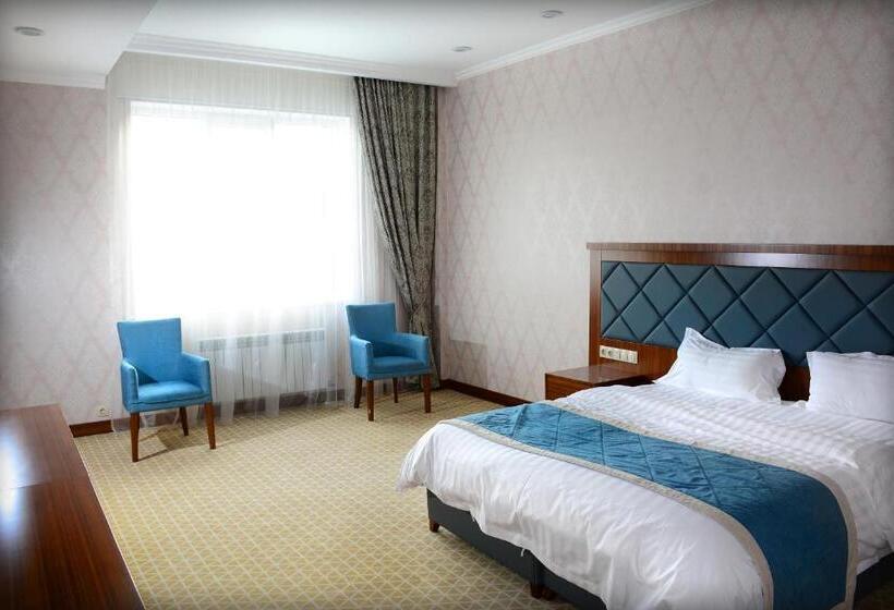 استودیو استاندارد با تخت کینگ, Arai Plaza