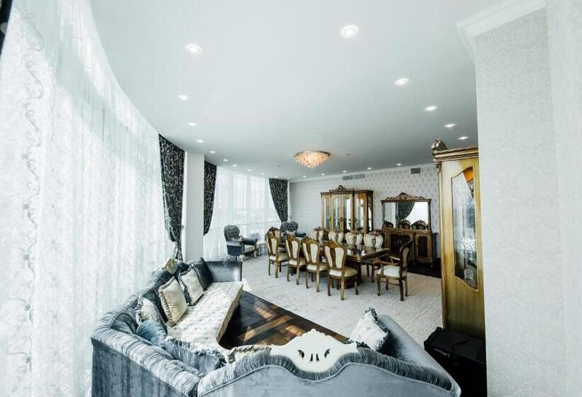 اتاق خانوادگی, Arai Plaza