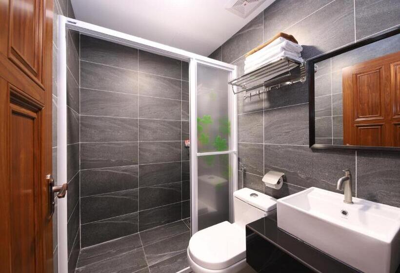 Quarto Familiar Superior, 101 Ulu Tiram