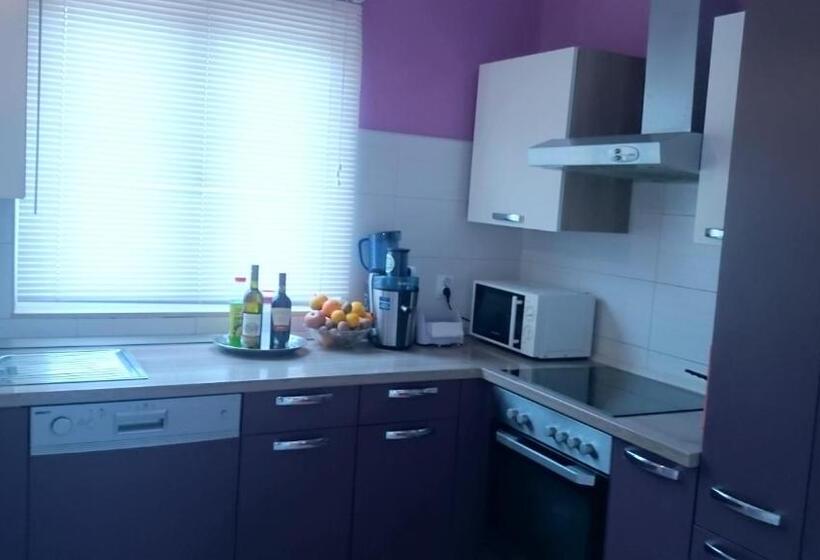 带1个卧室的带海景的公寓, Villa Paladina