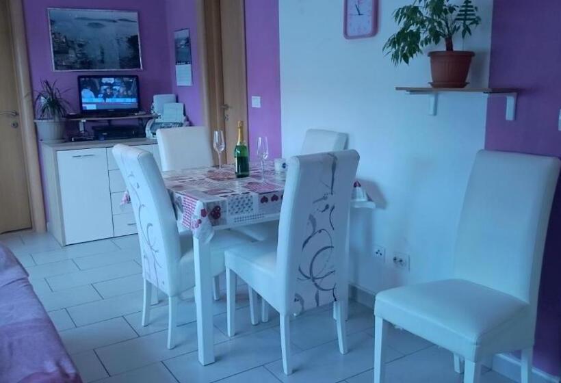 带1个卧室的带海景的公寓, Villa Paladina