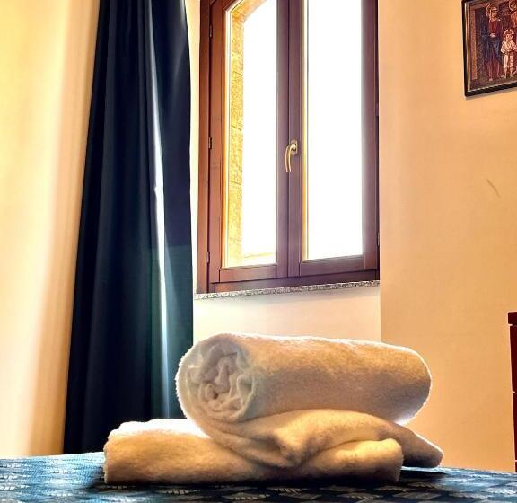 اتاق استاندارد یک نفره, Nazareth Residence