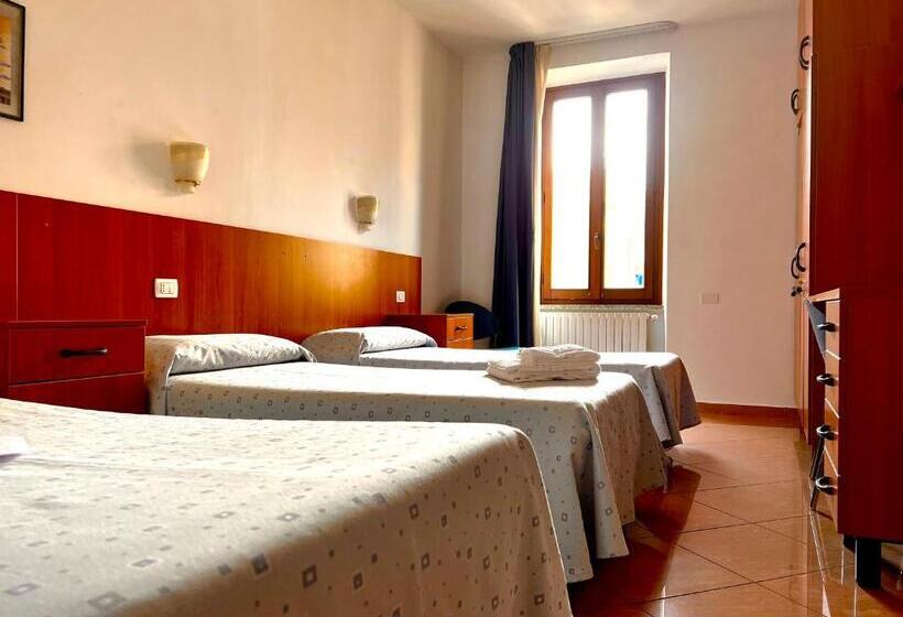 اتاق استاندارد سه نفره, Nazareth Residence