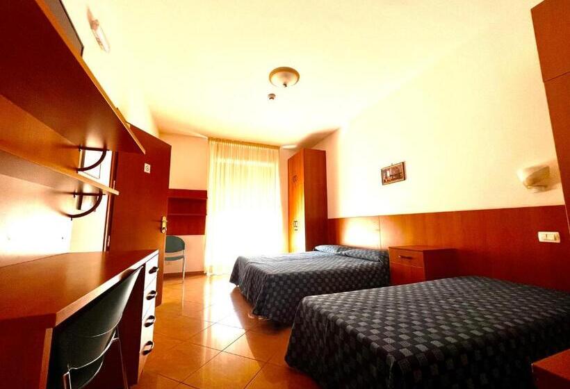 اتاق استاندارد چهار تخته, Nazareth Residence