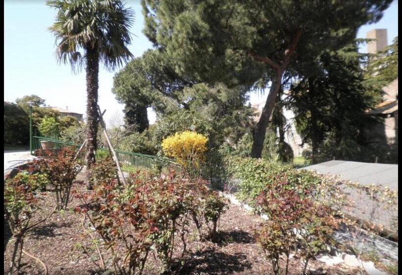 اتاق استاندارد چهار تخته, Nazareth Residence