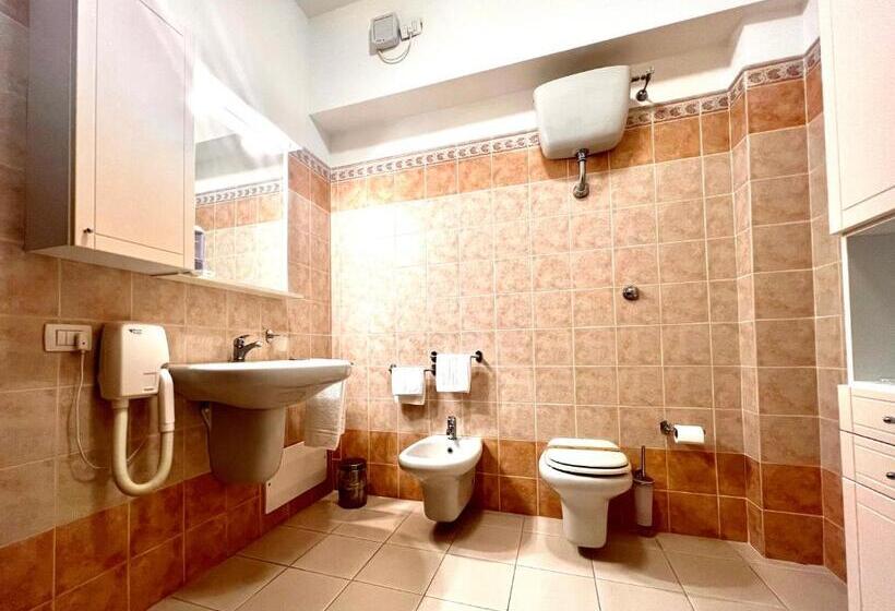 اتاق استاندارد چهار تخته, Nazareth Residence