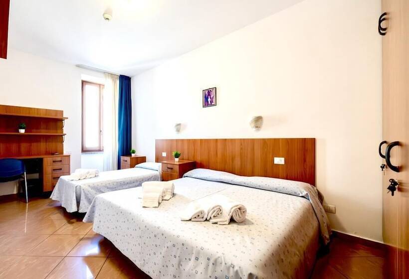 اتاق استاندارد چهار تخته, Nazareth Residence