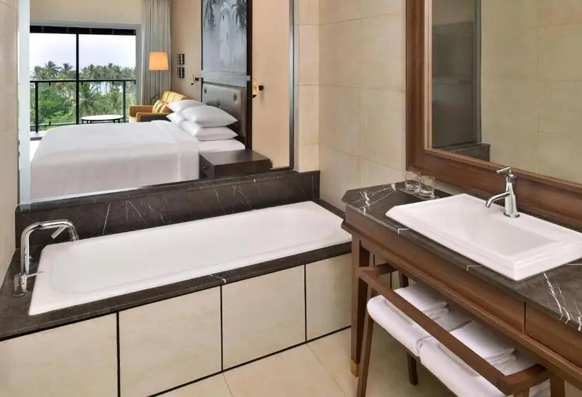 プールビューのプレミアムルーム, Sheraton Kosgoda Turtle Beach Resort
