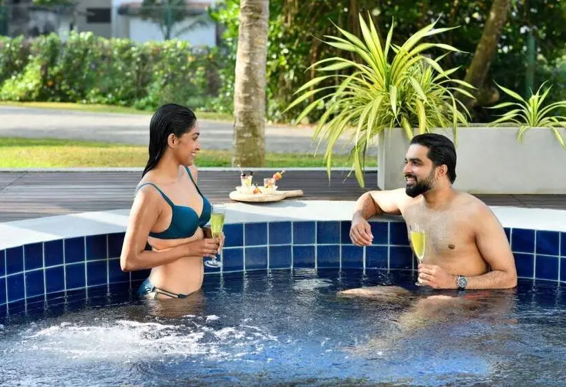 プールビューのプレミアムルーム, Sheraton Kosgoda Turtle Beach Resort