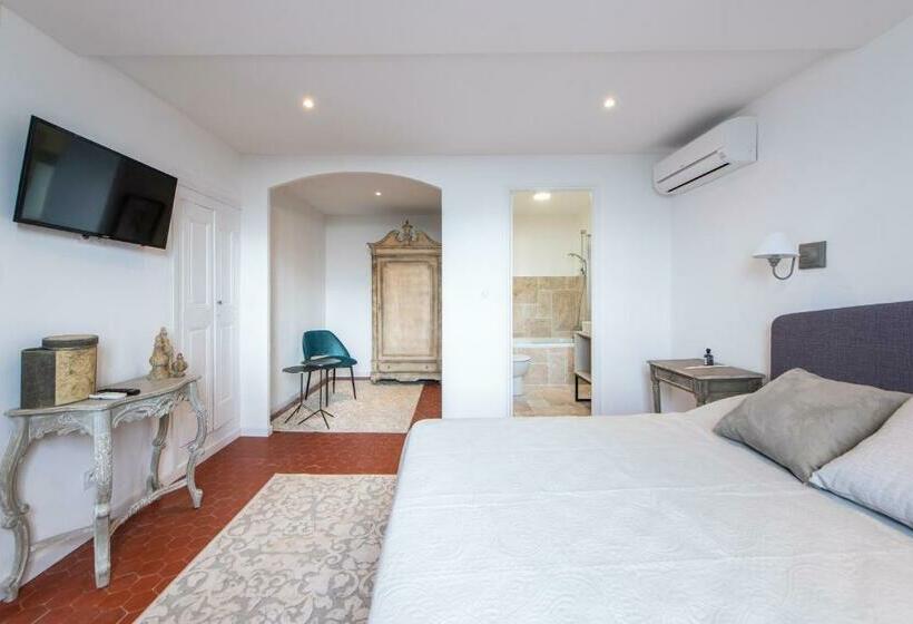 اتاق استاندارد, Chambres Lougolin