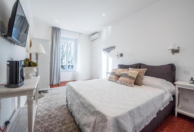 اتاق استاندارد, Chambres Lougolin