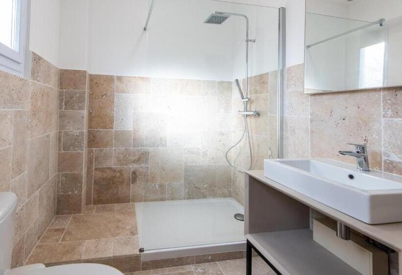 اتاق استاندارد, Chambres Lougolin