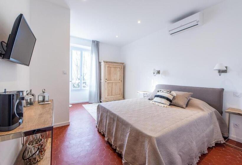 اتاق استاندارد, Chambres Lougolin