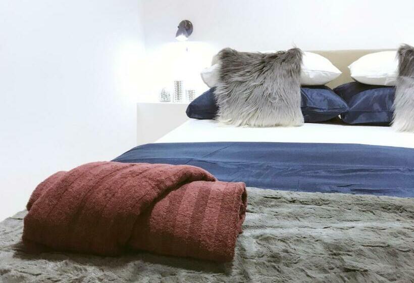 استودیوی استاندارد, Perello Old Town