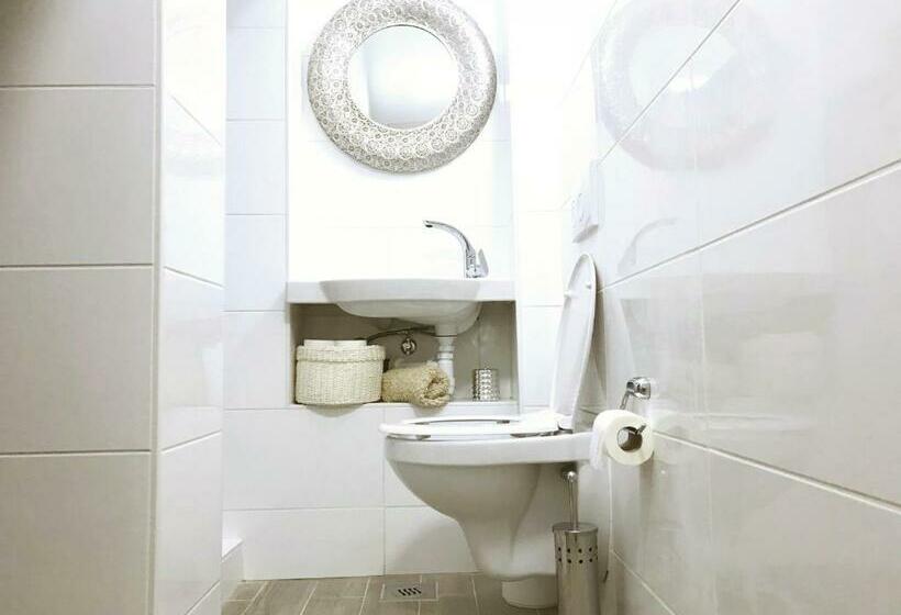 استودیوی استاندارد, Perello Old Town