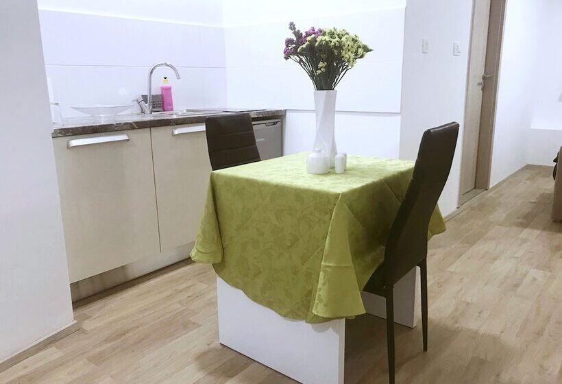 استودیوی استاندارد, Perello Old Town