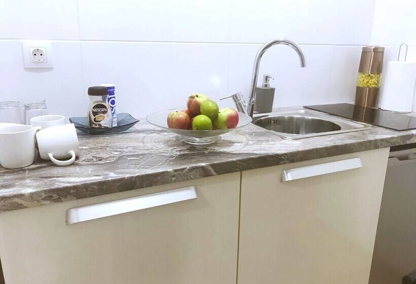 استودیوی استاندارد, Perello Old Town