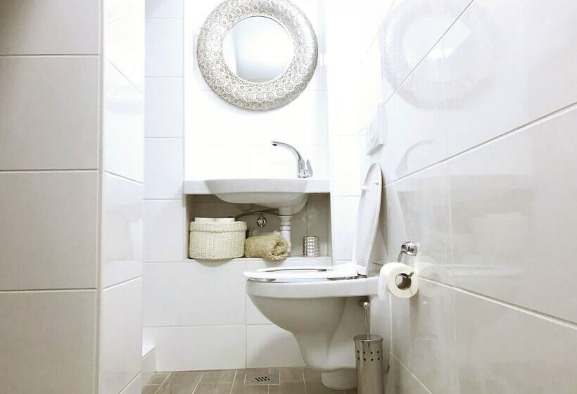 استودیوی استاندارد, Perello Old Town